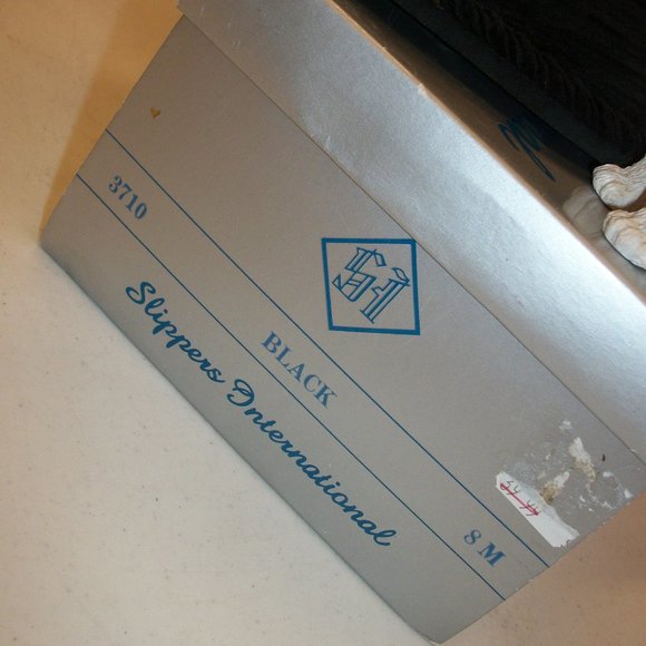 SLIPPERS INTERNATIONAL NEW 8M Black Corduroy Loafer Slippers Model #3710 NIB - Picture 7 of 10